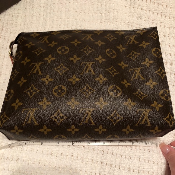 Louis Vuitton Handbags - 100% authentic Louis Vuitton toiletry pouch 26